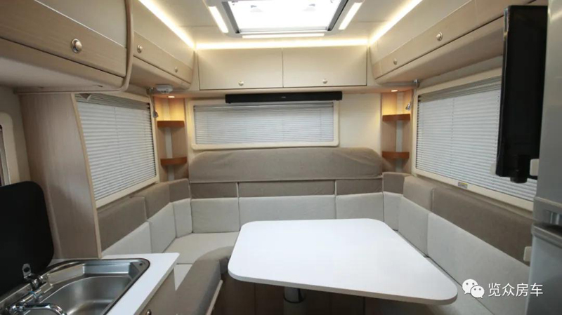 老人孩子房車旅行，選擇這款房車合適