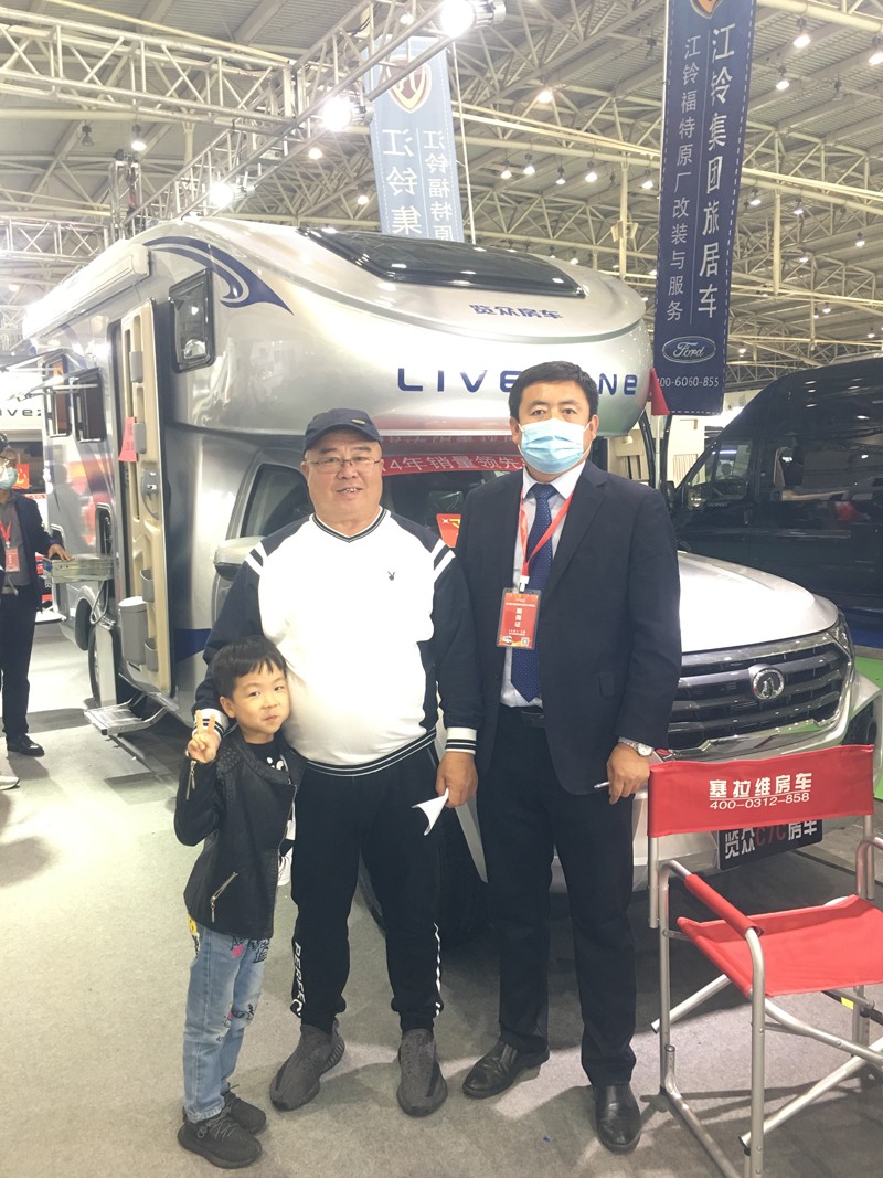 從這選房車的顧客怎么這么多？