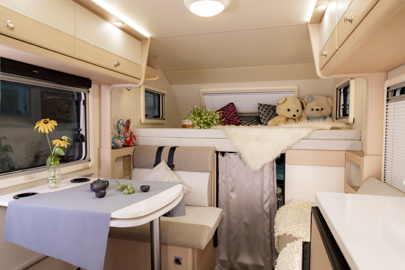 四驅房車還有兩張超大雙人床 四驅房車還有兩張超大雙人床