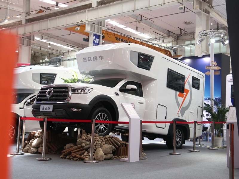 年度新車、自動檔、四驅，能選的房車